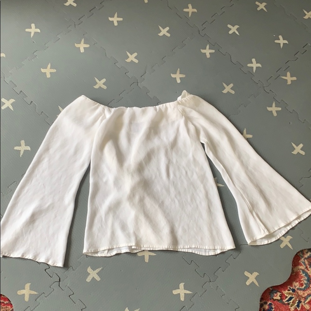 Off the shoulder bell sleeve Forever 21 top!